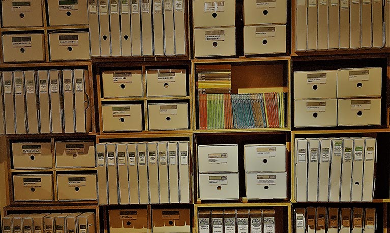 Disappearing content and performativity in archives of dance